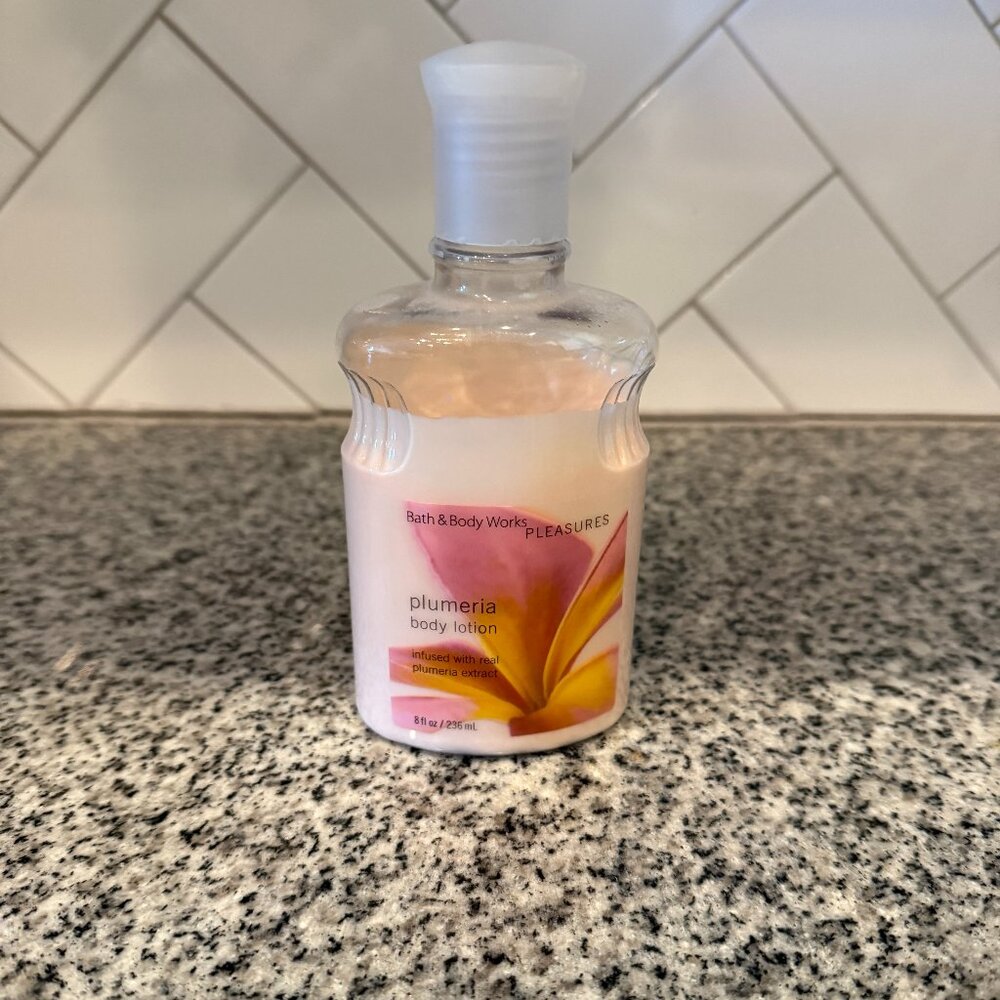 Vintage Bath & Body Works PLUMERIA Pleasures Body Lotion 8oz Retired